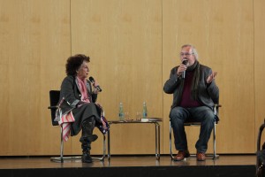 Lea Rosh im Gespräch mit Jürgen Serke, cc-by: Fritz Mielert/Die AnStifter